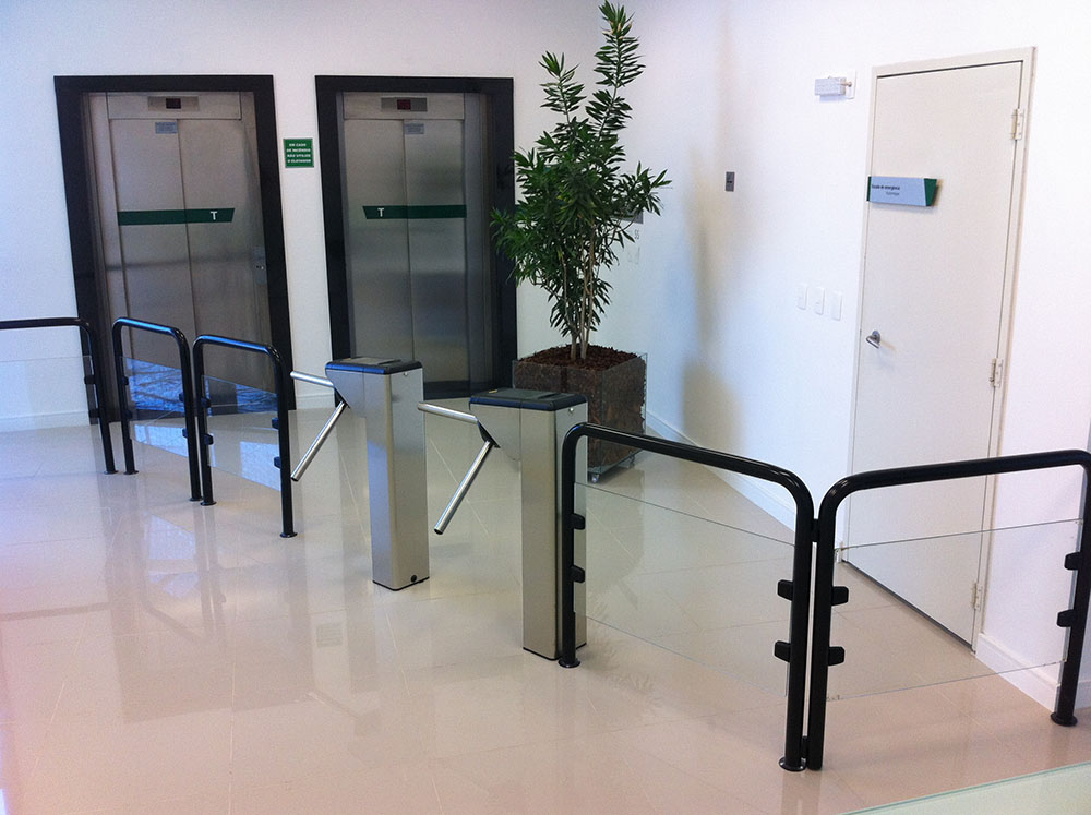 Sistemas de controle de acesso implantados pela Cruz Engenharia.